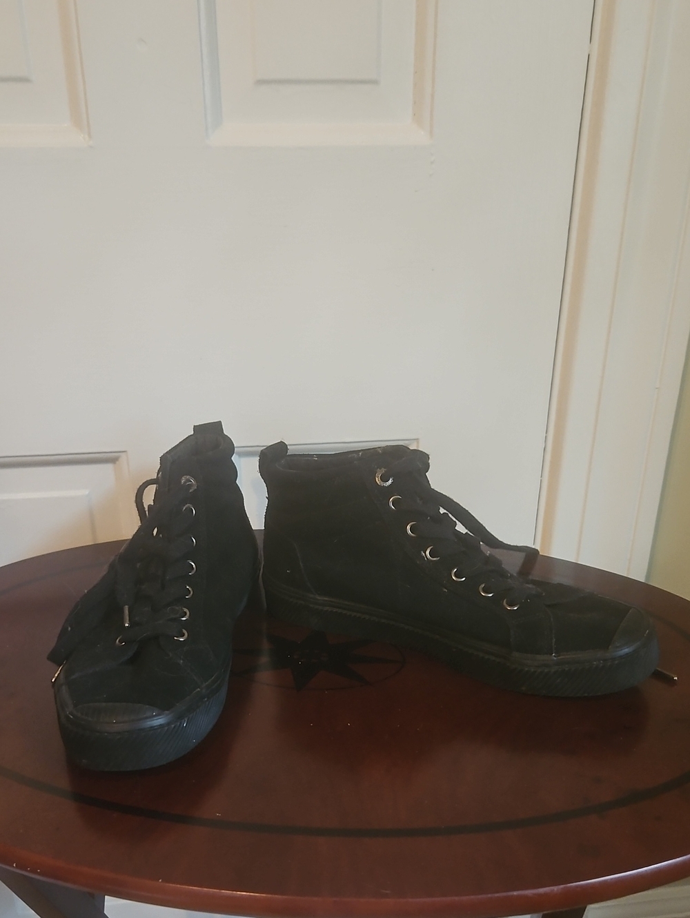 Cariuma Women's Black High-Top Lace-Up Sneakers